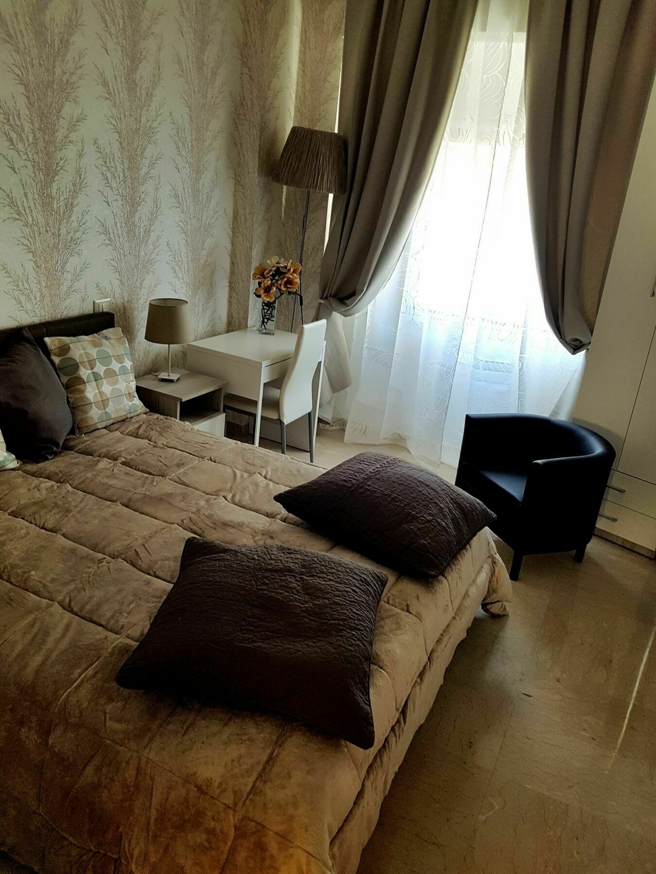 Elegante E Moderno Appartamento Al Politeama 팔레르모 외부 사진