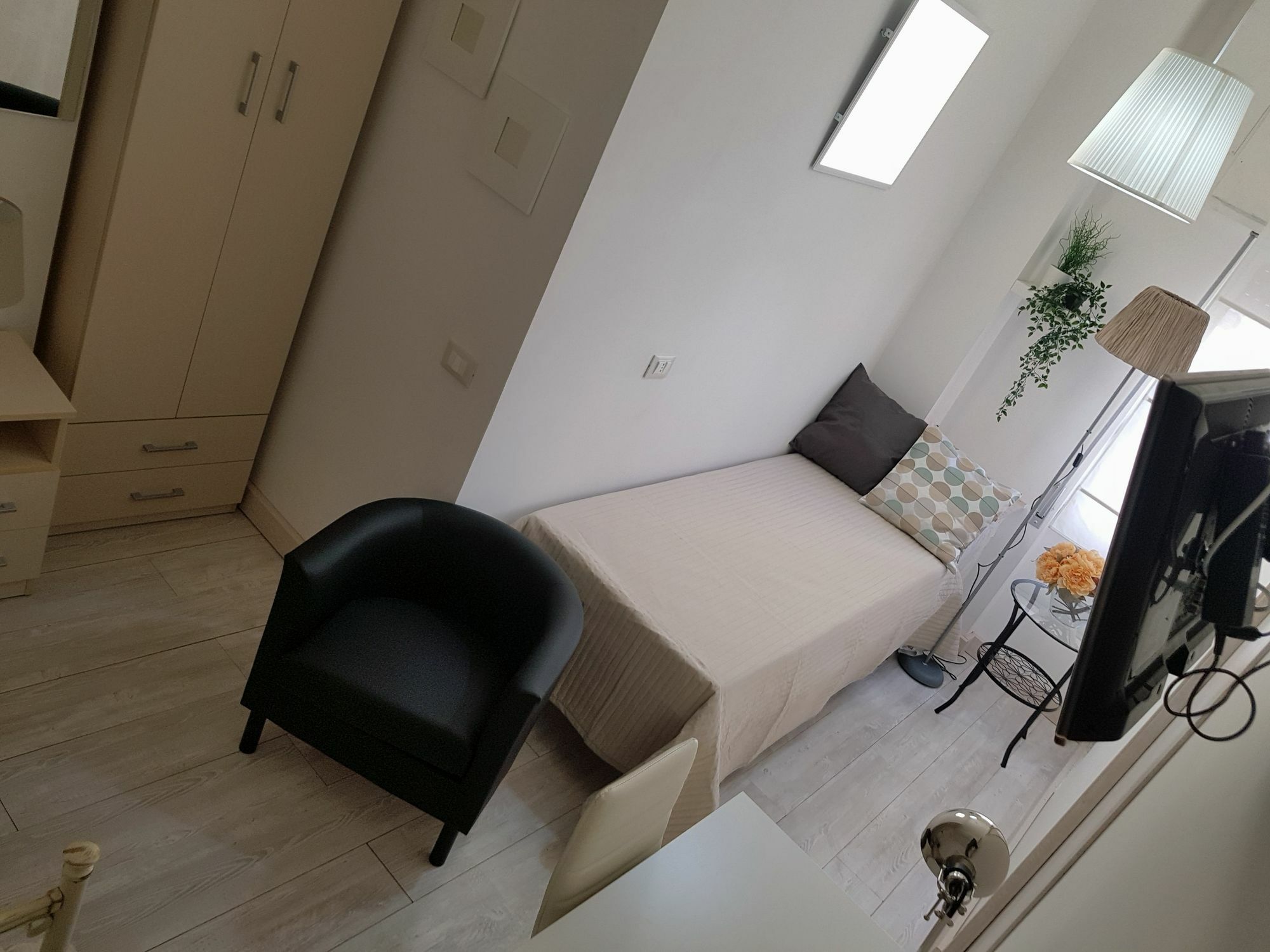 Elegante E Moderno Appartamento Al Politeama 팔레르모 외부 사진